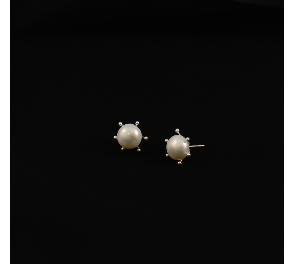 JE449 White Pearl Earring JE449 White Pearl Earring